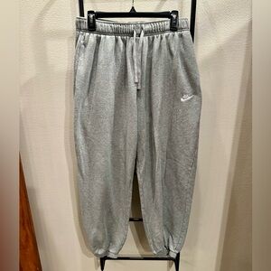 Women's Nike High-Waisted Oversized Sweatpants Grey Medium